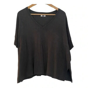 Old navy grey boxy cropped short sleeve v neck sweater med/large